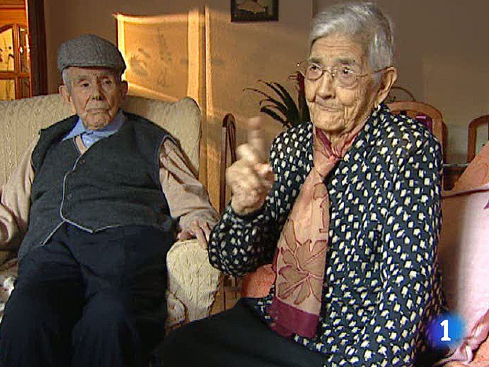 Un total de 8.039 personas centenarias viven en España | Ver