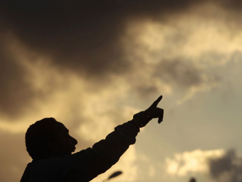 Gadafi aumenta la presión para recuperar el terreno en manos de los rebeldes