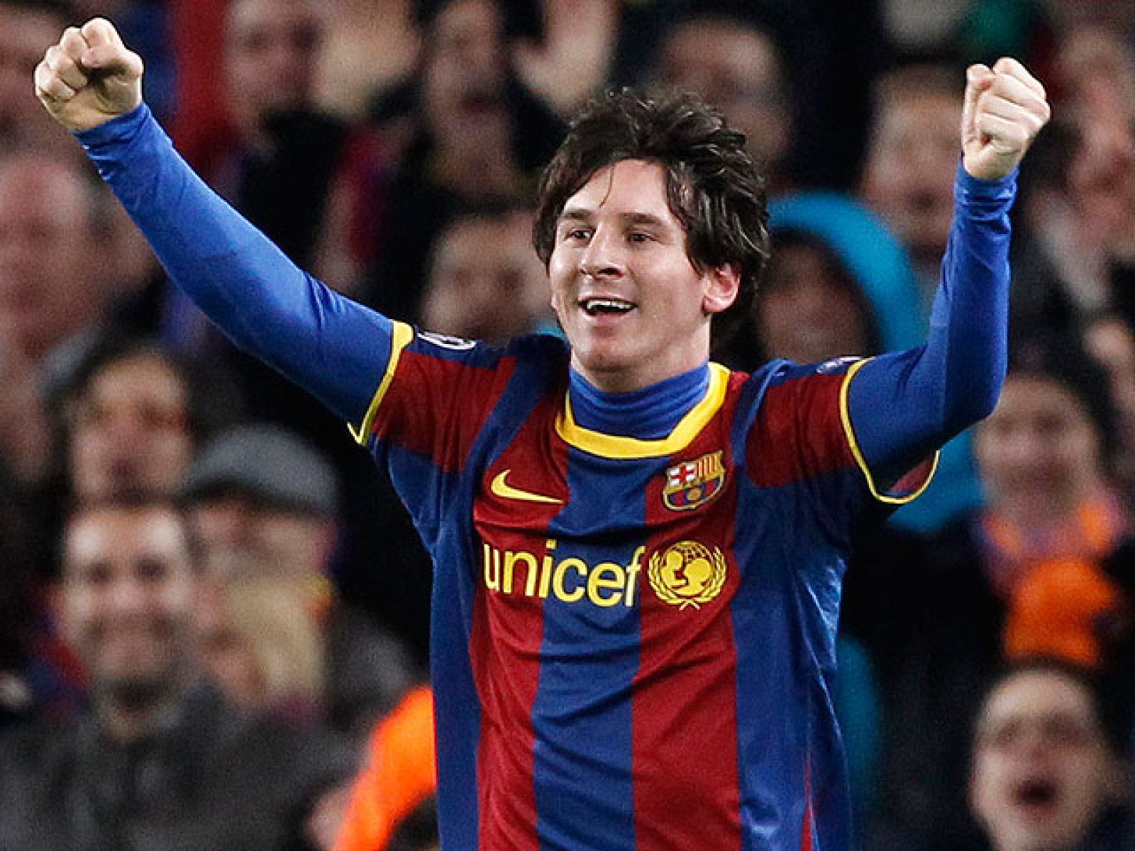 El argentino Lionel Messi anotó el primer tanto del partido ante el Arsenal con un gol increible en el descuento de la primera mtiad.