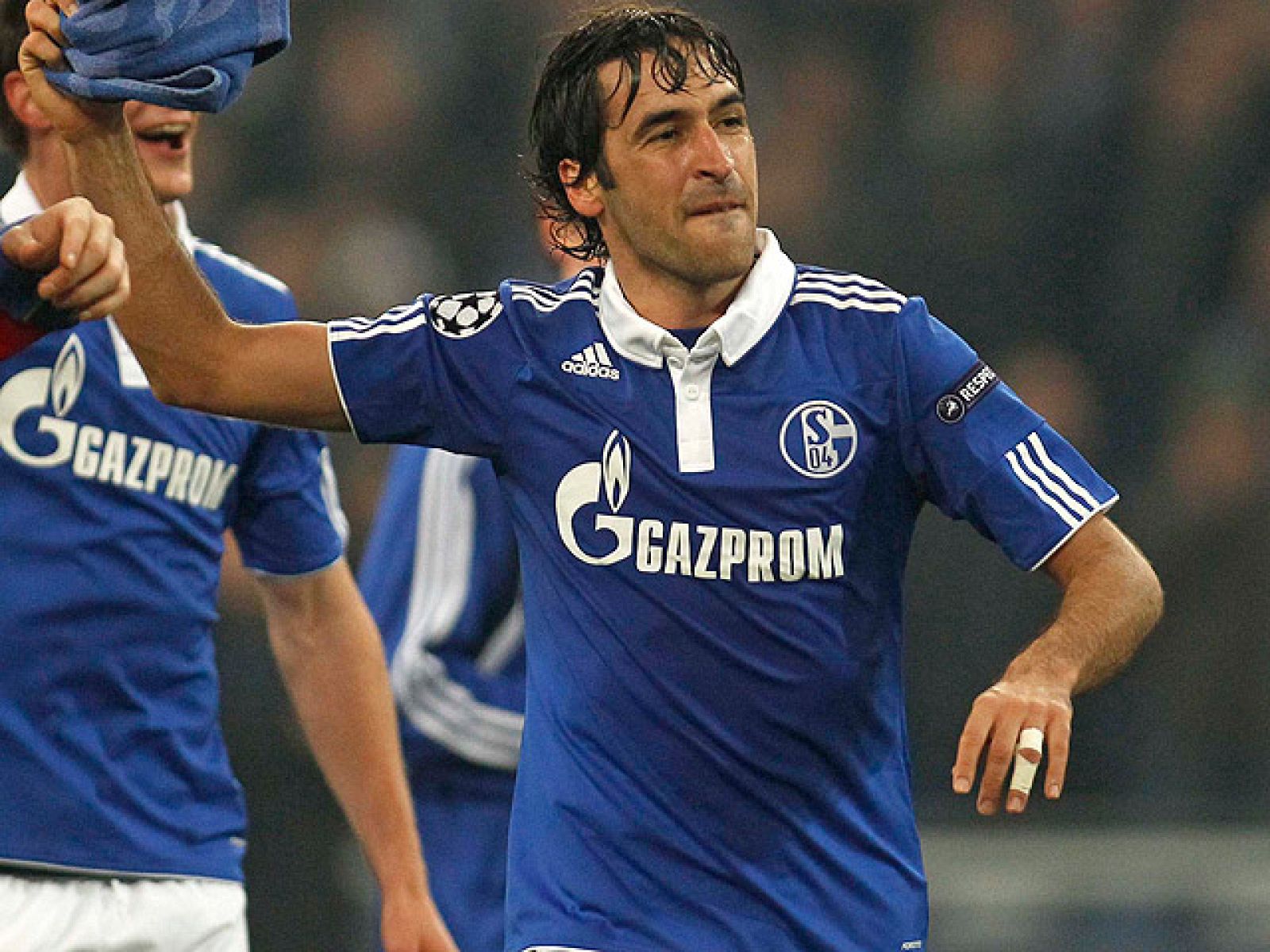 Minutos después de eliminar al Valencia, Raúl González se ha mostrado "muy contento" de volver a cuartos.