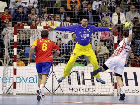 Telediario 1 - Croacia estropea el homenaje a Uríos