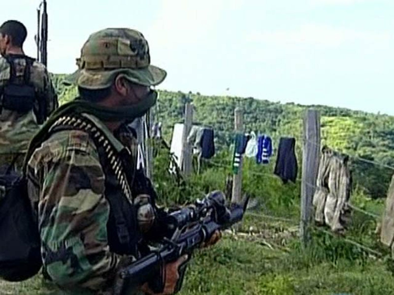 Según el Gobierno de Colombia, 3.500 mujeres son victimas de violaciones y torturas por parte de los militares, paramilitares o guerrilleros.