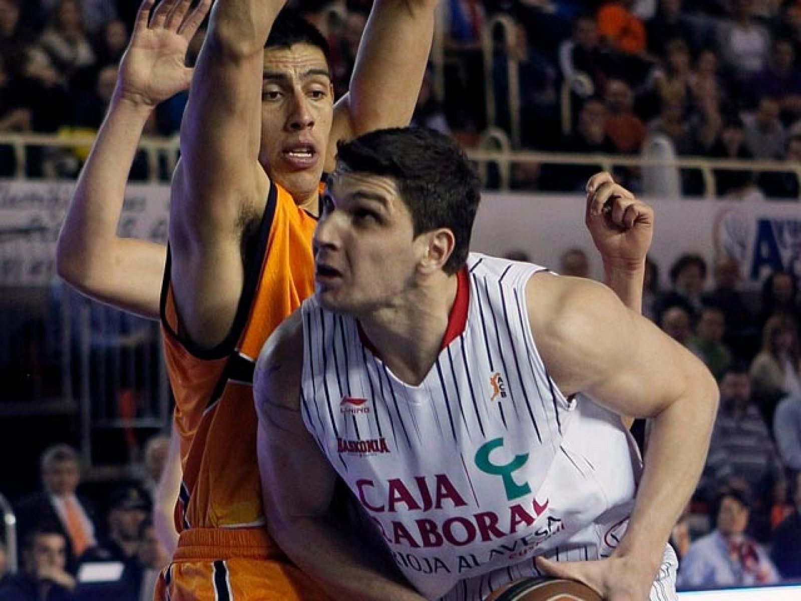El Baloncesto Fuenlabrada firmó su mejor partido de una temporada que, como local, es la mejor de su historia. Tras vencer la semana pasada al Barcelona, el equipo madrileño apabulló este sábado al Caja Laboral de Vitoria (84-68).