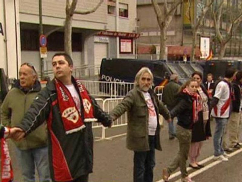 Cadena humana por el Rayo | Ver