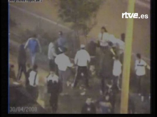  - Paliza a dos jóvenes árabes