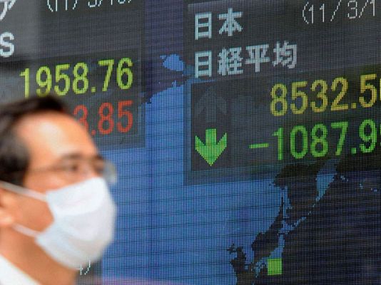 La tarde en 24h - Fuerte sacudida en las bolsas europeas por el desplome del Nikkei de Tokio