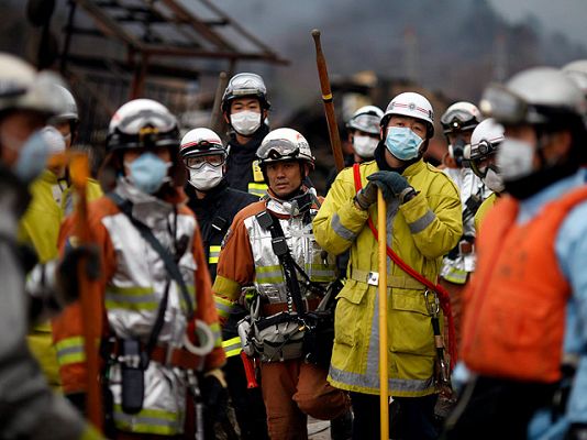 Telediario 1 - Huida de Tokio por el temor a la radioactividad