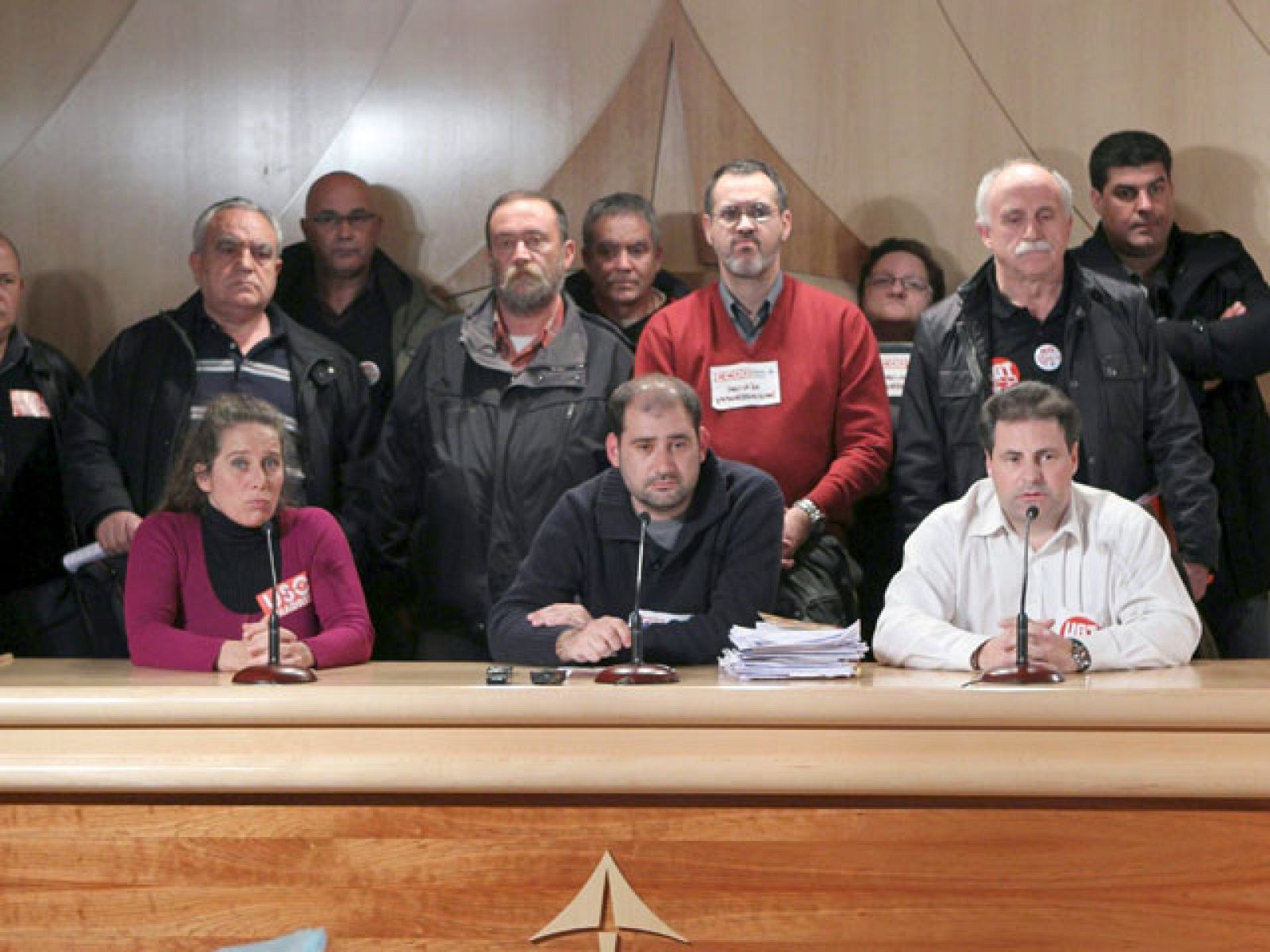 Los sindicatos y AENA llegan a un preacuerdo para desconvocar la huelga tras 17 horas de negocaición