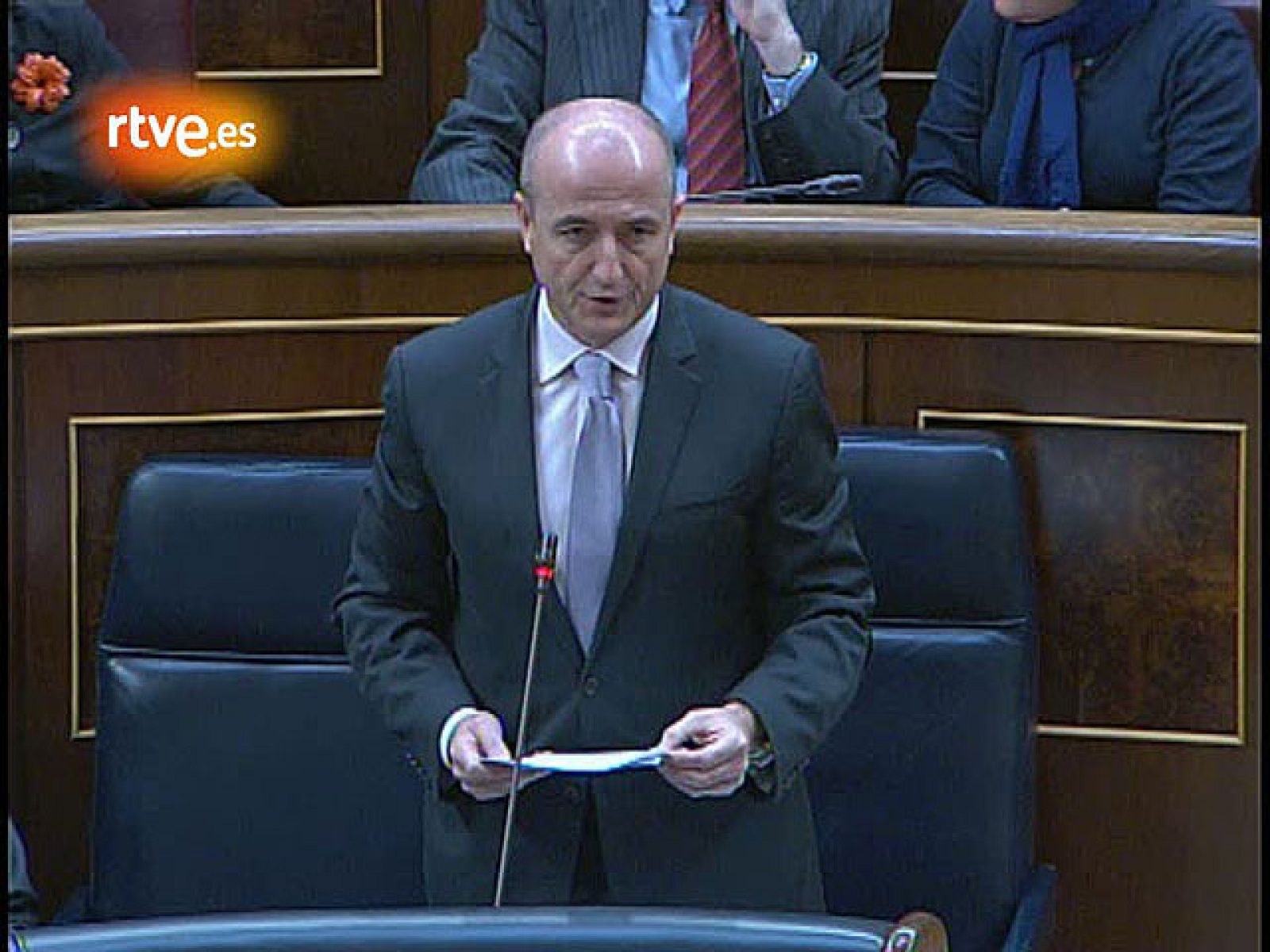 Sebastián responde a Llamazares en el Congreso que se revisarán las centrales nucleares españolas