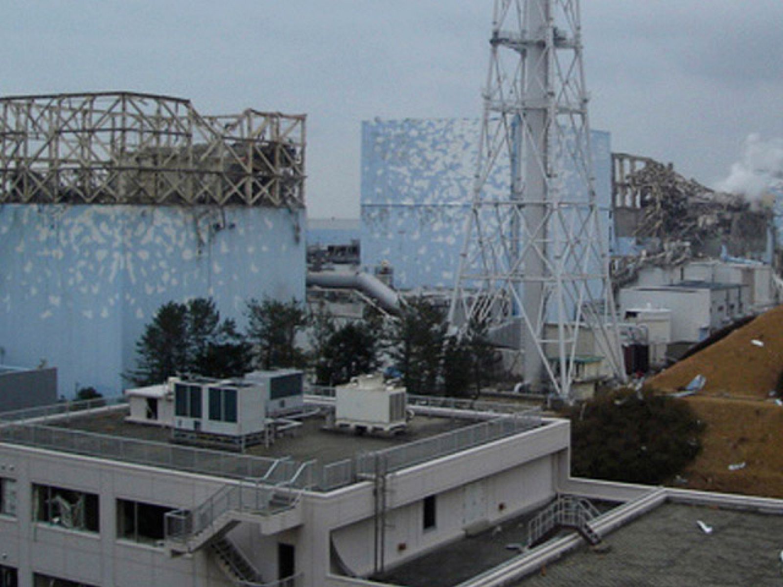 Japón lucha contrarreloj para enfriar los reactores de Fukushima