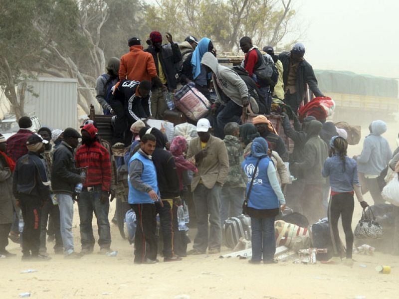 Jóvenes tunecinos en busca de una oportunidad