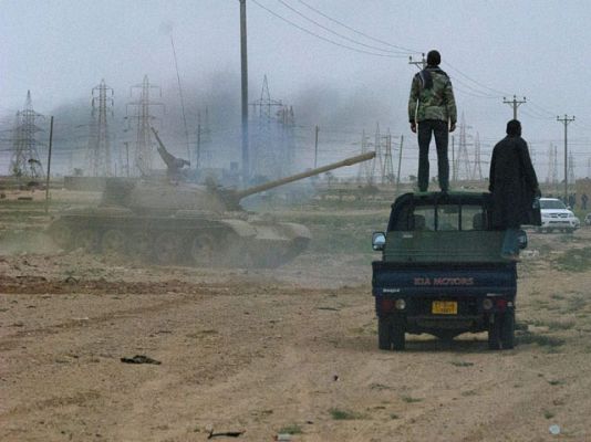 Telediario 1 - Los rebeldes libios imploran ayuda a Occidente mientras Gadafi dice que todo acabará en 48 horas