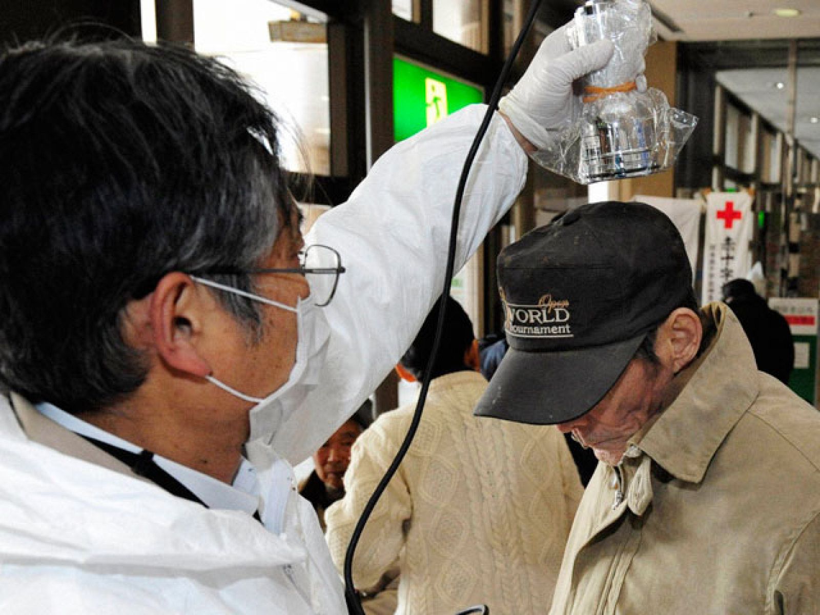 Japón redobla esfuerzos para refrigerar los reactores de Fukushima | Ver