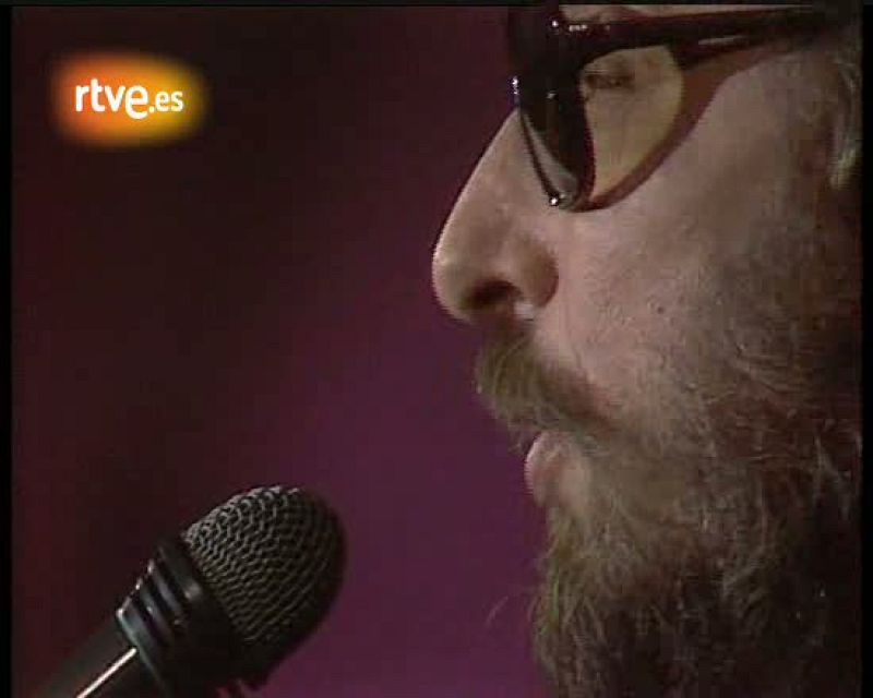 "La pitonisa" "Sal al balc�n"