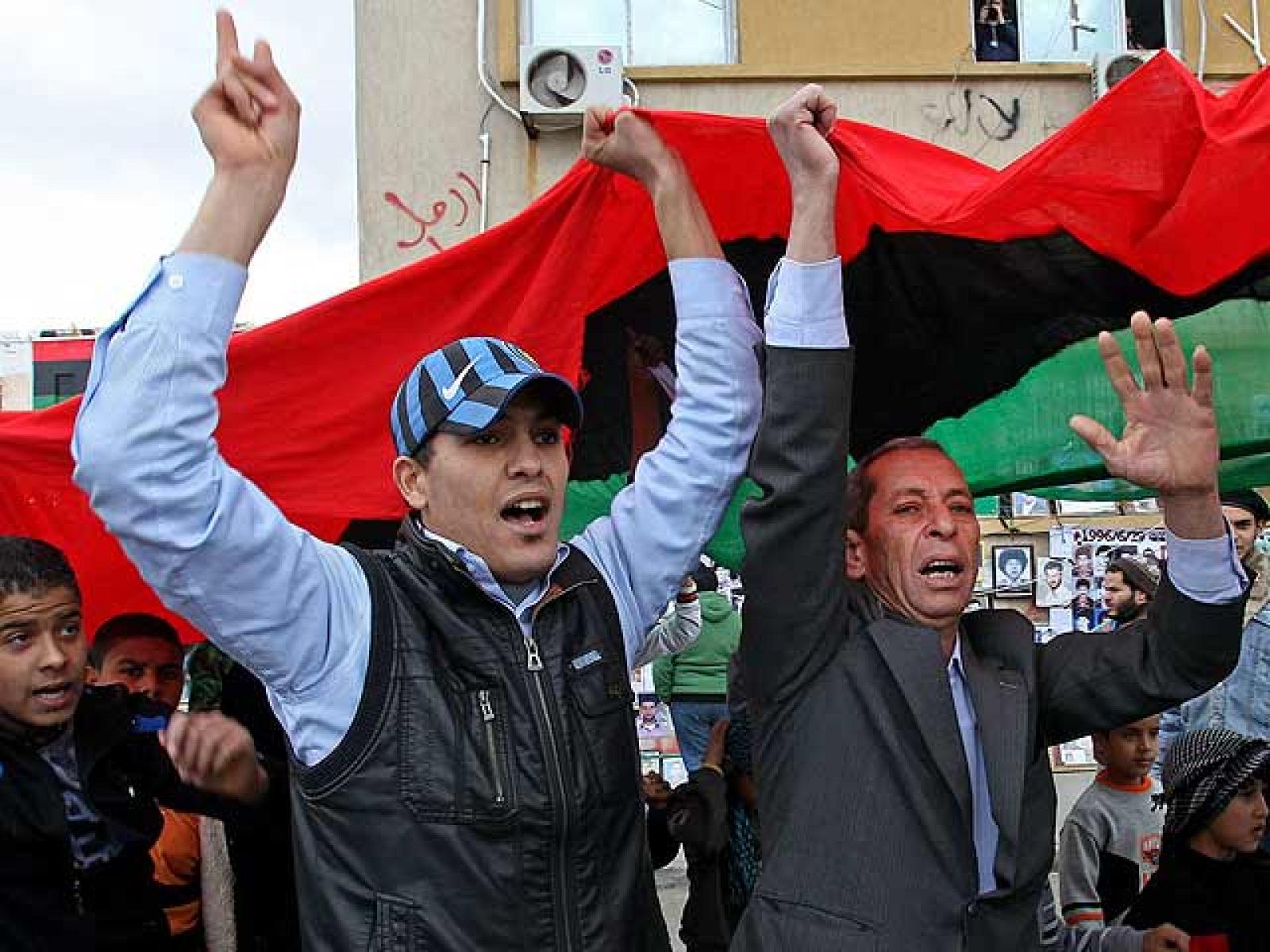 Gadafi dice que está preparado para un alto el fuego y los opositores libios festejan la resolución de la ONU