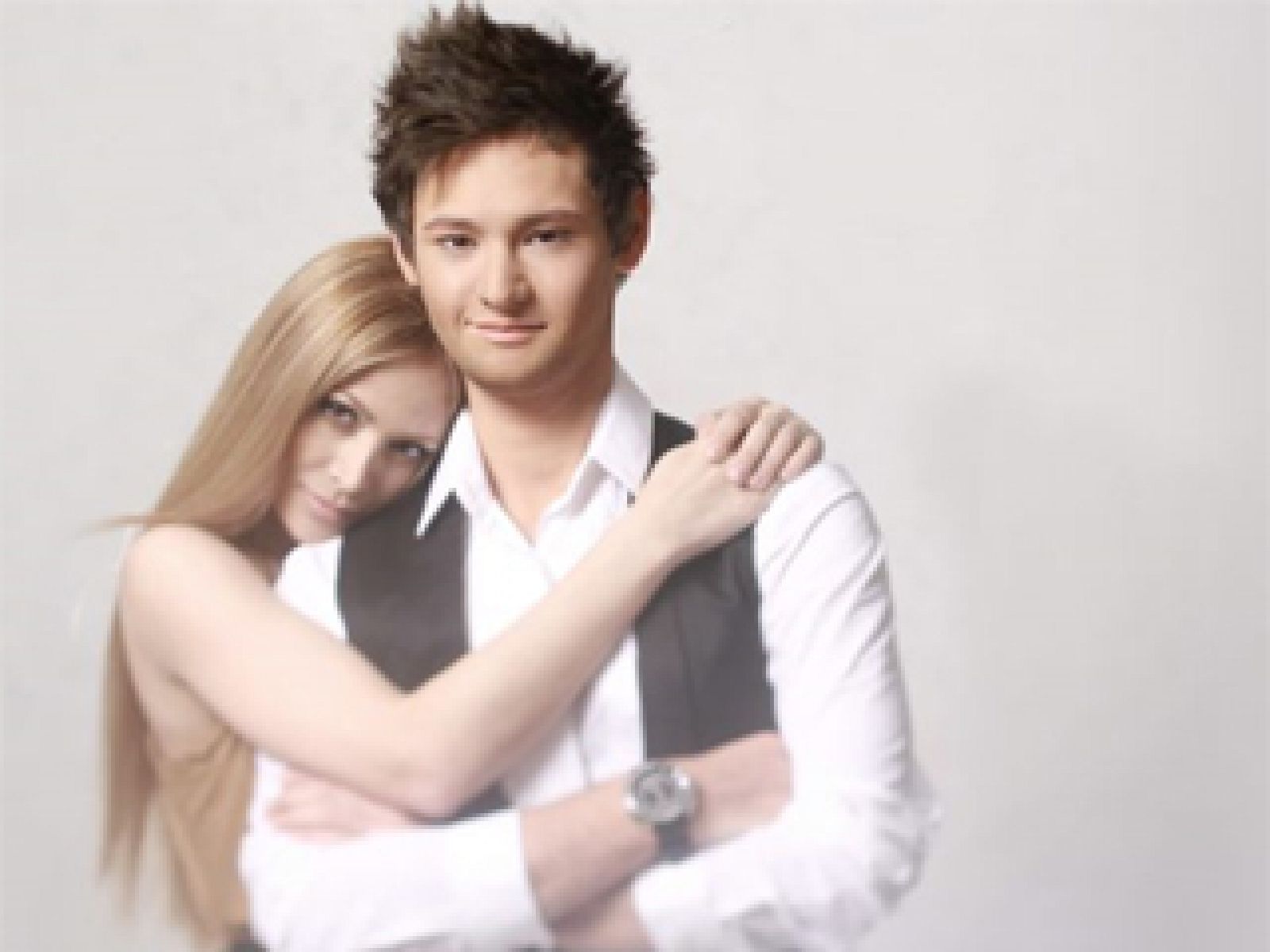 Eurovisión 2011 - Ell/Nikki representa a Azerbaiyán con "Running scared" - Eurovisión | Ver