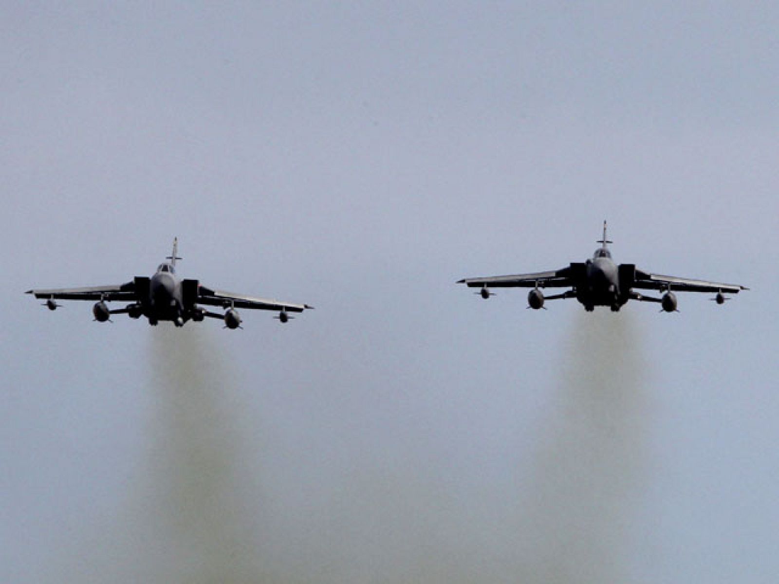 La coalición internacional contra Gadafi despliega sus aviones para atacar en las próximas horas