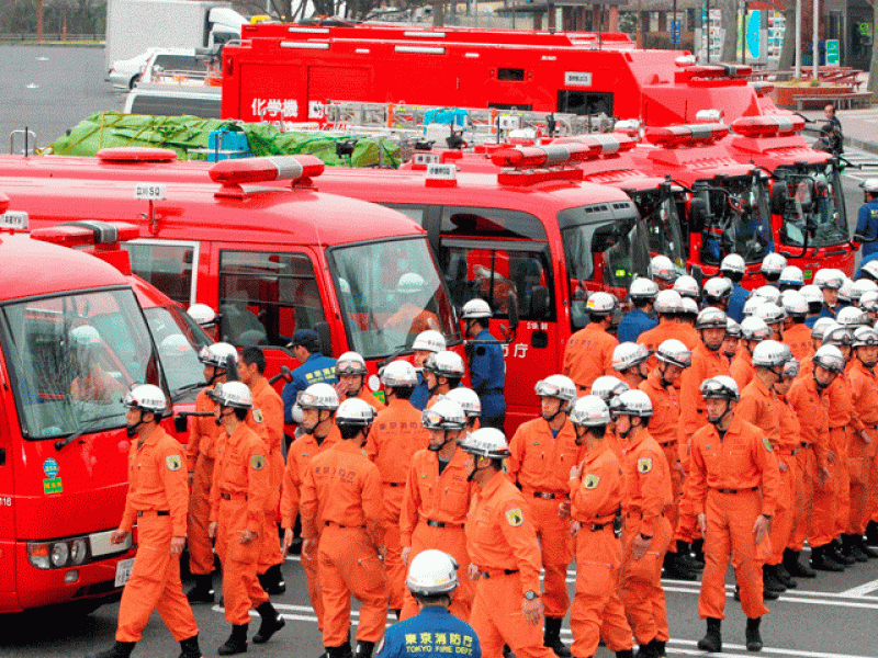 Los bomberos reanudan la operación para enfriar el reactor nº 3 de Fukushima