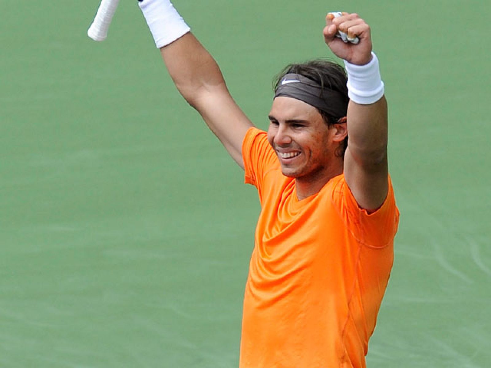 El tenista número uno del mundo, Rafa Nadal, se ha clasificado para la final del torneo de Indian Wells después de imponerse 6-4 y 6-4 al argentino Del Potro .
