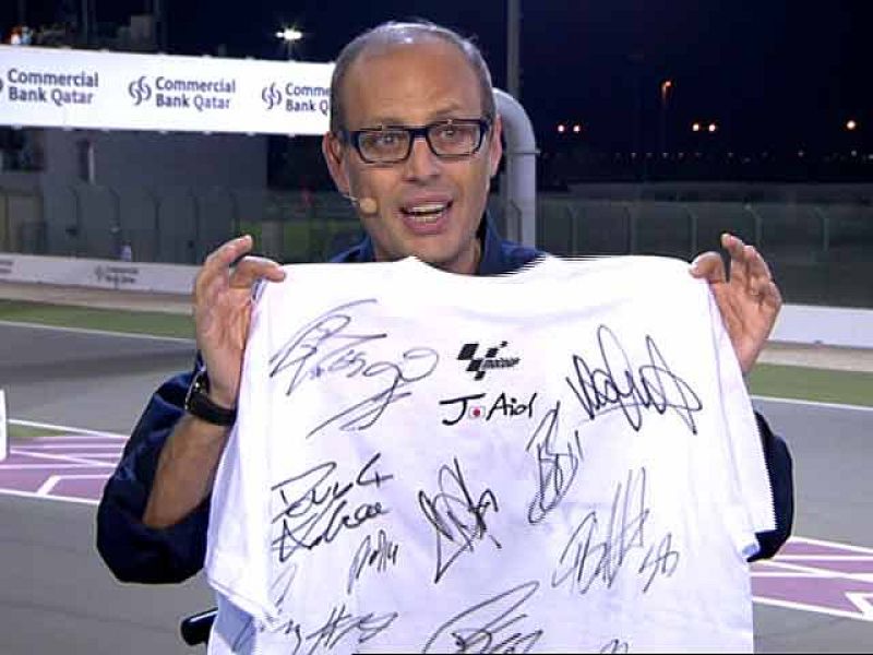 El Mundial de MotoGP se solidariza con Japón. Consigue una camiseta firmada por los pilotos del Mundial entrando en www.motogp.com/es.