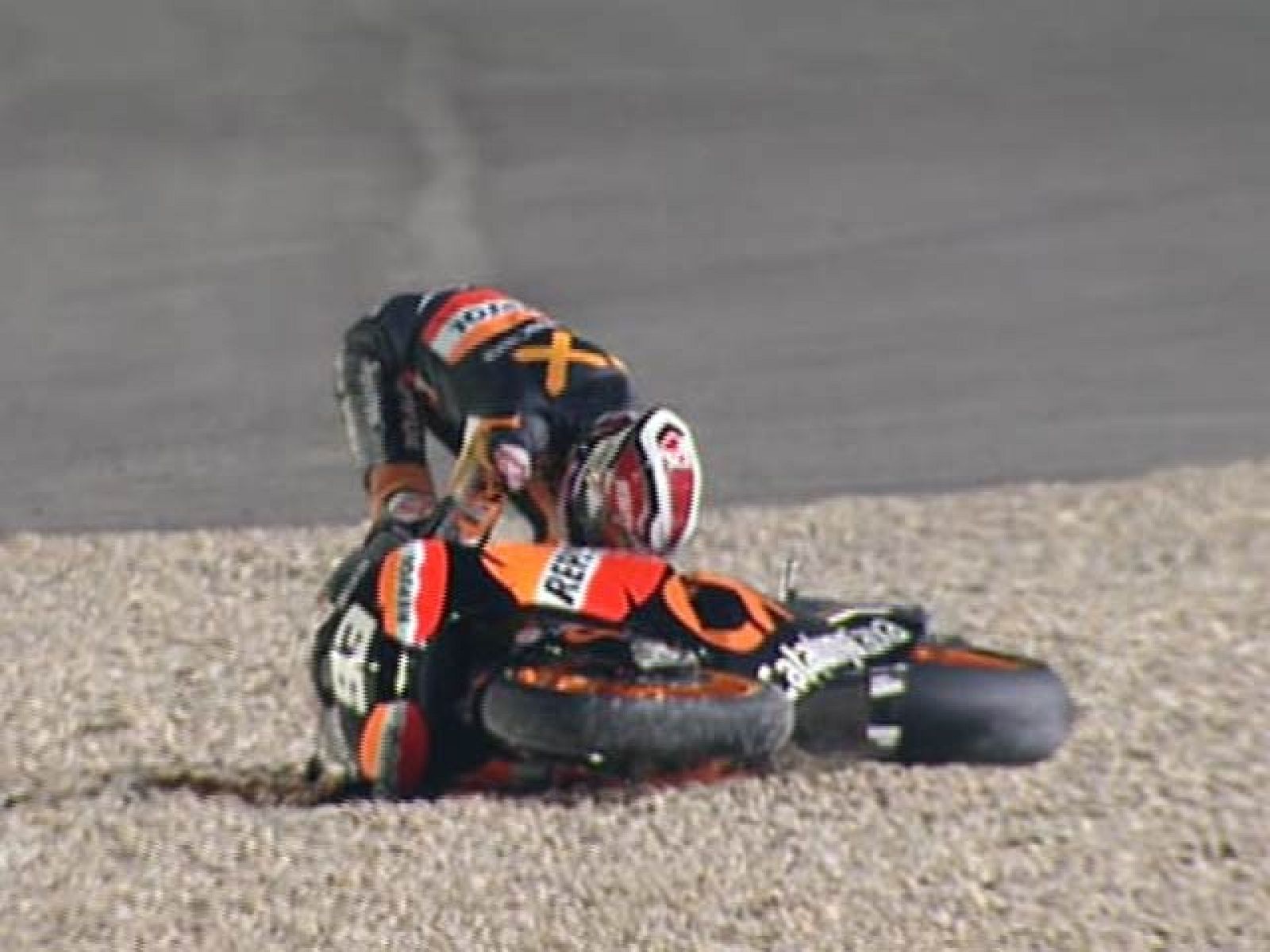 El piloto de Moto2 Marc Márquez se ha ido al suelo en la carrera del GP de Catar, cuando intentaba remontar posiciones.
