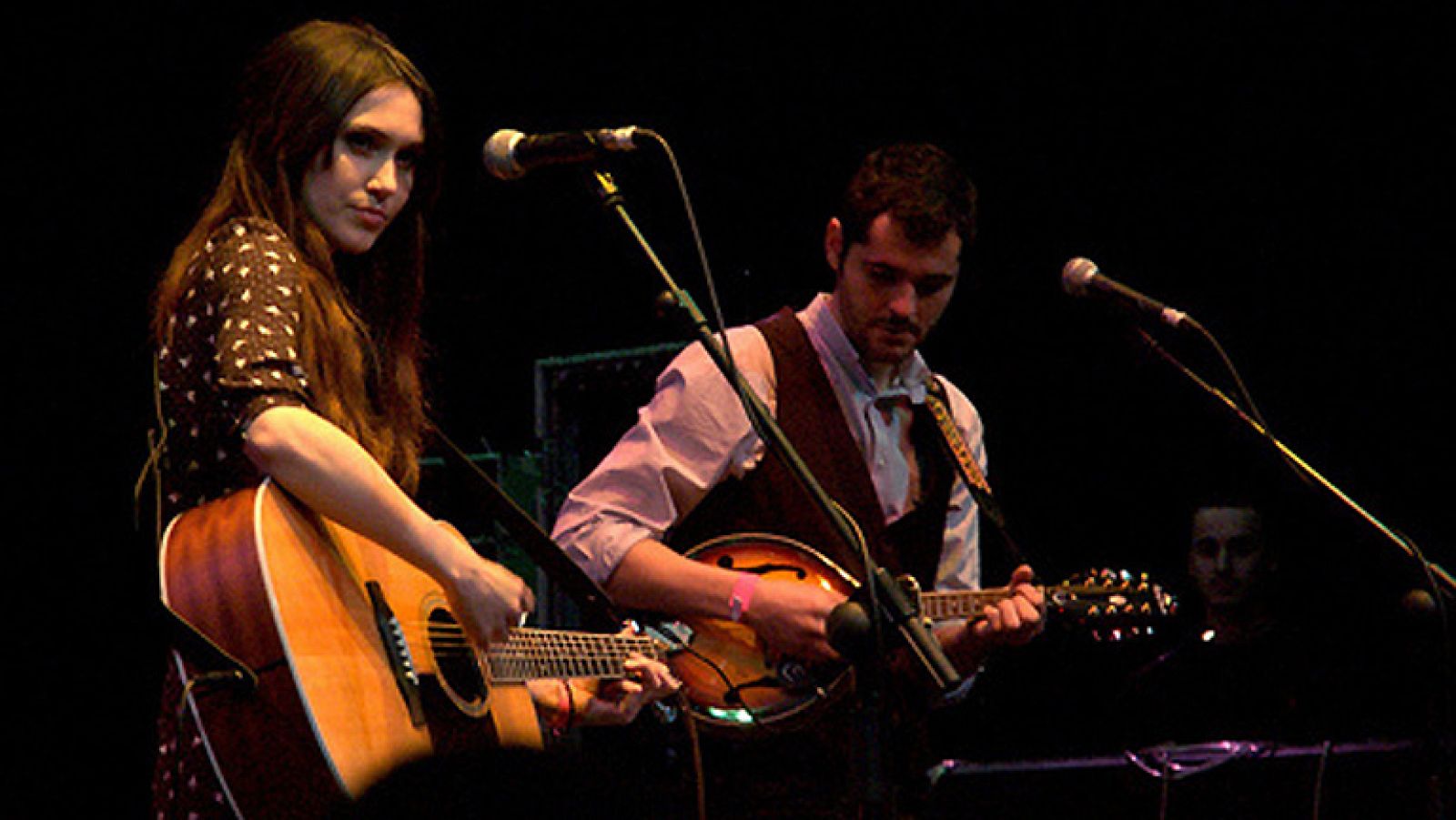 Como todos los años, los conciertos de Radio 3 en la Casa Encendida han traído cola, como ya lo advertía Julio Ruiz en su programa. Por aclamación popular han tocado Layabouts, de los primeros en subirse  al escenario.