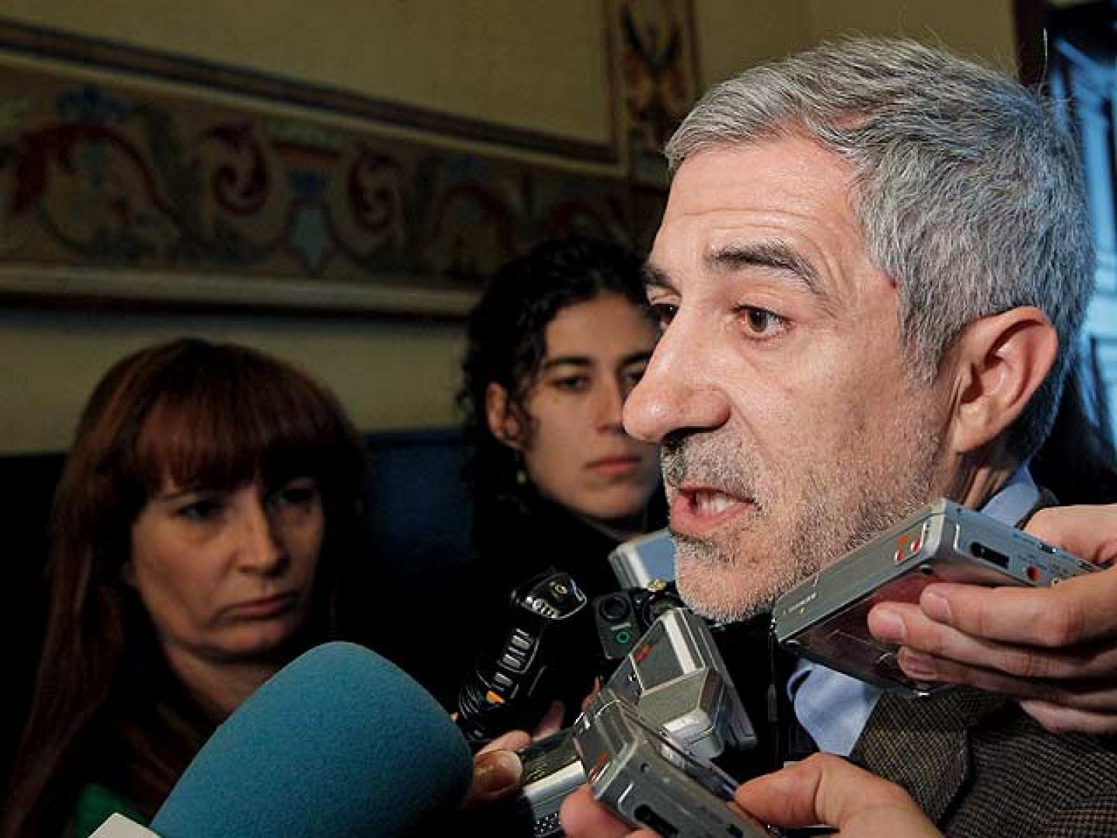 Llamazares acusa al Gobierno de "cargarse" el 'no a la guerra'