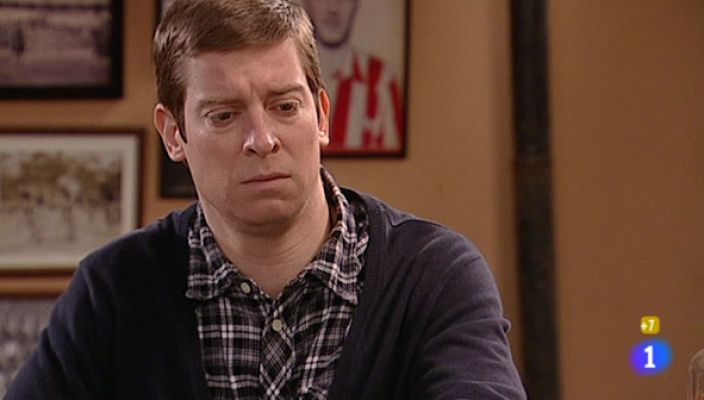 Amar en tiempos revueltos - Pelayo le hace ver a su hijo la su