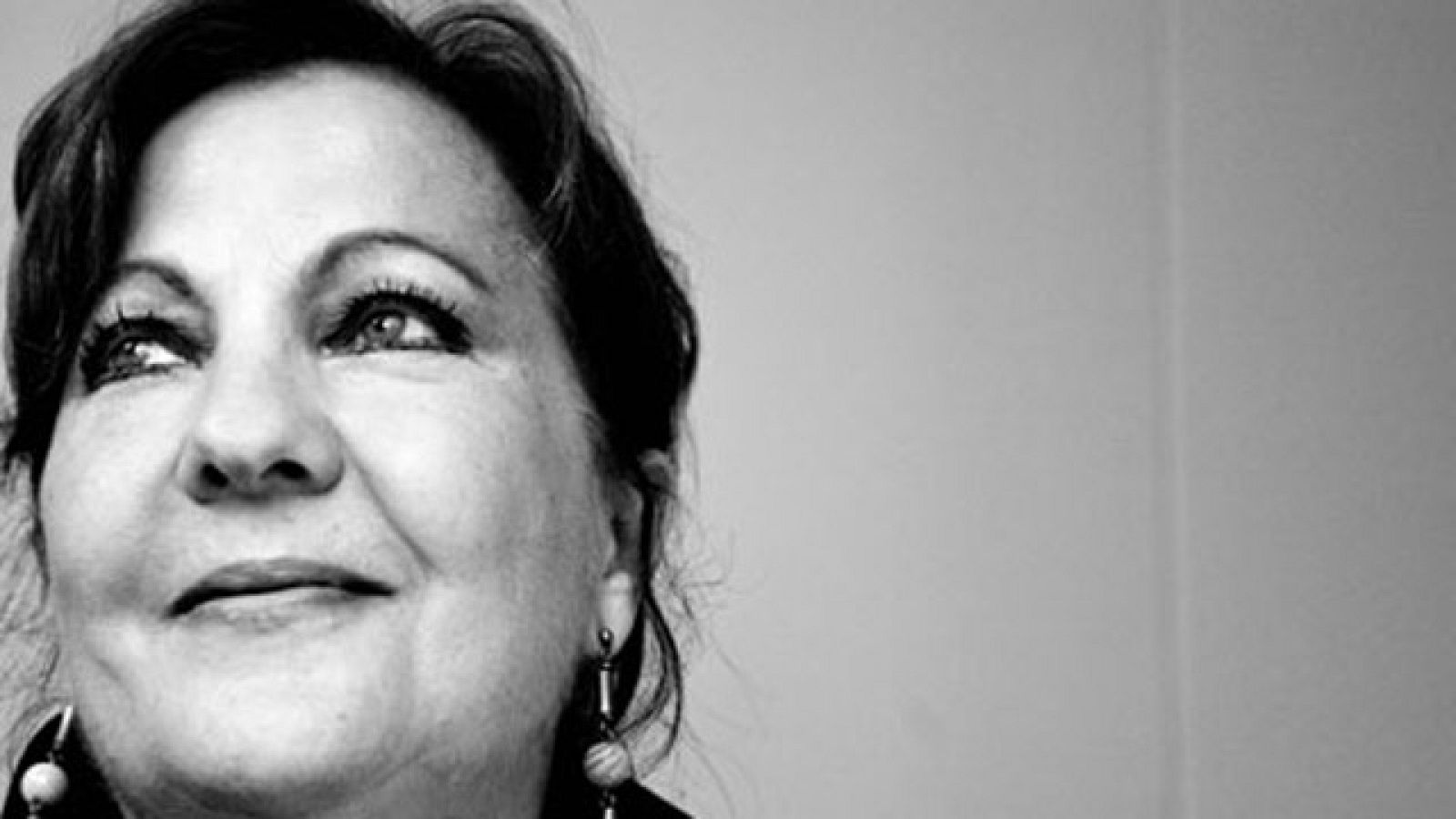 La  Academia de las Artes y las Ciencias de la Música ha concedido este miércoles a la cantaora Carmen Linares el Premio de la Música  a toda una vida. Y nosotros hemos ido a su casa para darle la enhorabuena