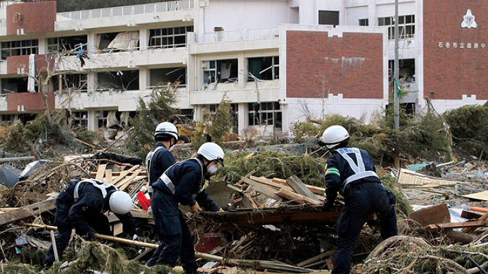 Telediario 1 - Buscan a personas desaparecidas 13 días después en Japón