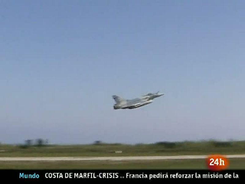 La OTAN asume el control de la zona de exclusión aérea mientras continúan los combates sobre el terreno