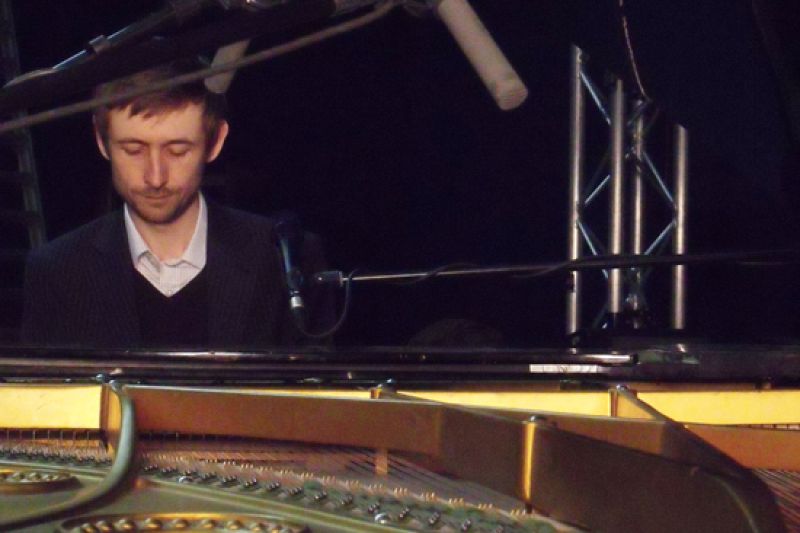 Neil Hannon canta "Bang goes the knighthood" - La radio que se ve | Ver
