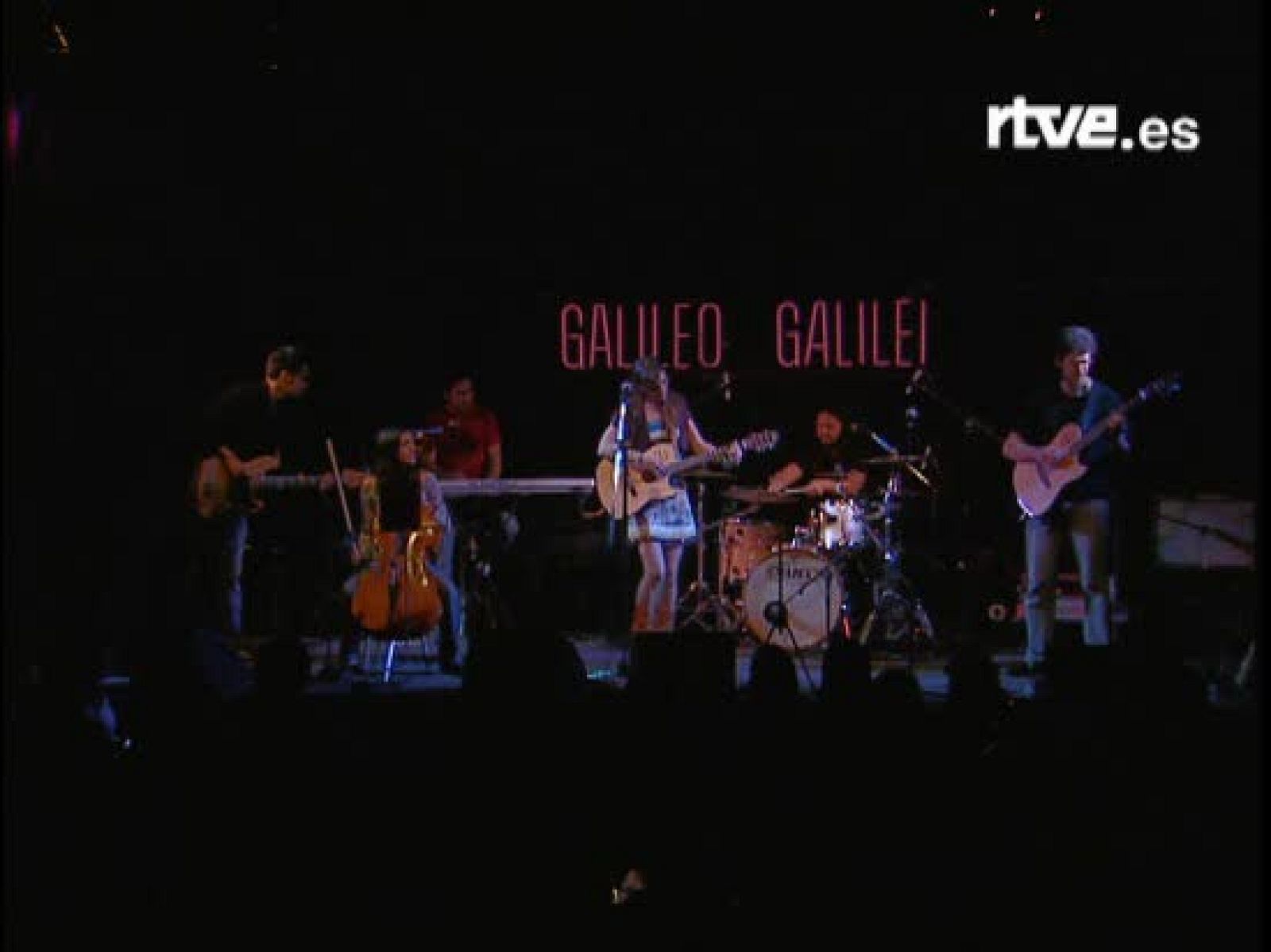 En la Sala Galileo Galilei, Conchita, una joven compositora y cantante, ha comenzado la gira de su disco 'Nunca más'.