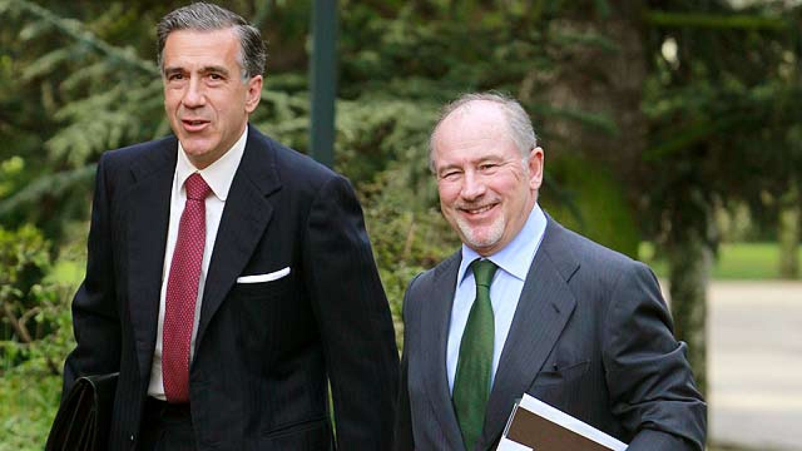 Más de 40 empresarios han acudido este sábado a Moncloa convocados por el presidente Zapatero.