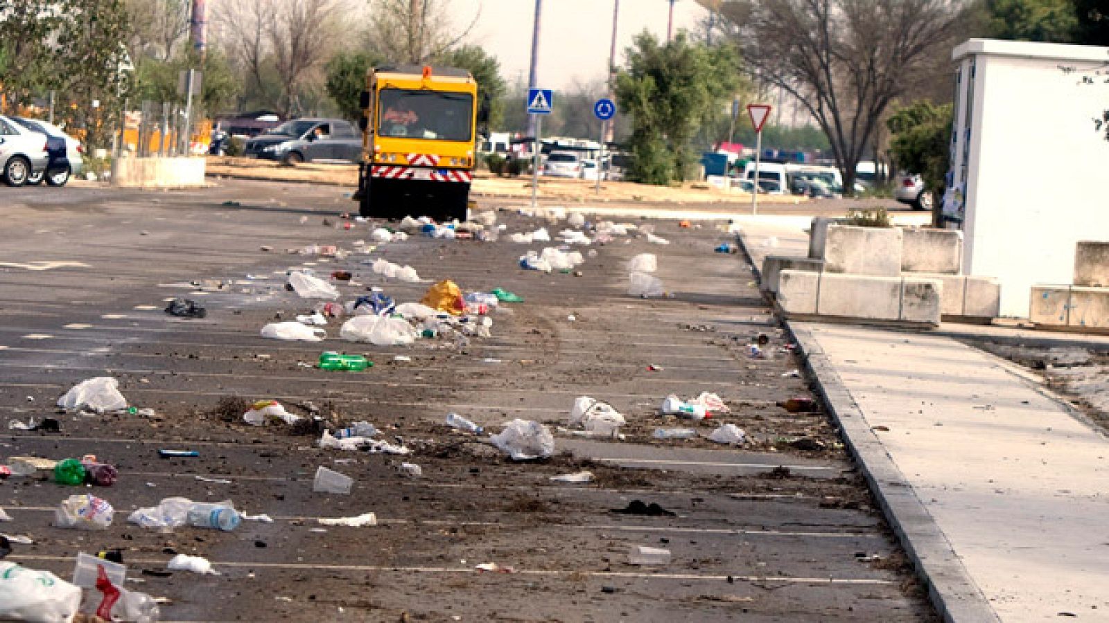 Muere un joven apuñalado en el macrobotellón de la Isla de la Cartuja de Sevilla | Ver