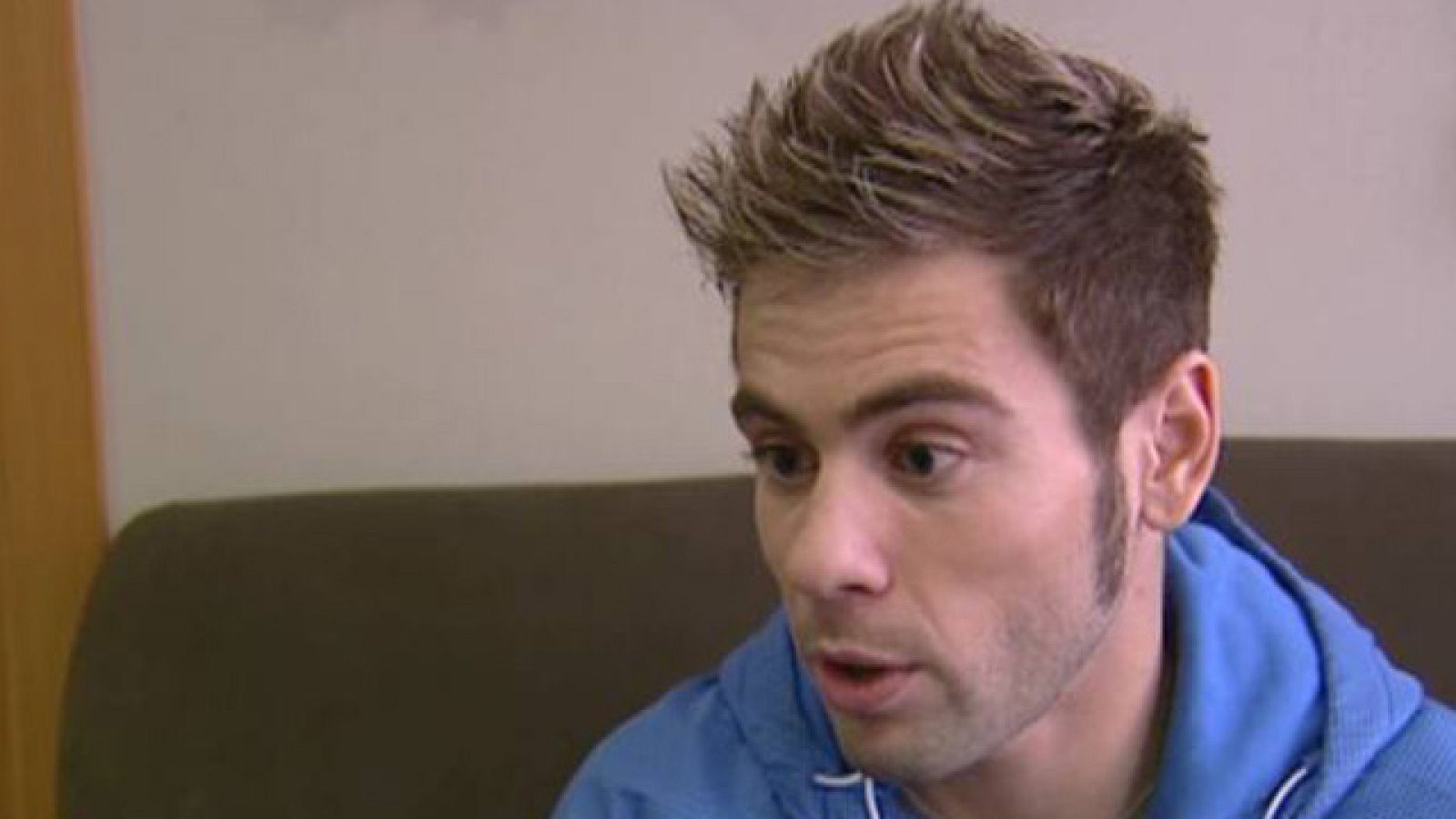 El piloto Alvaro Bautista, recien operado de fractura en el fémur, ha abandonado el hospital y ha repasado con TVE su caída en Doha.