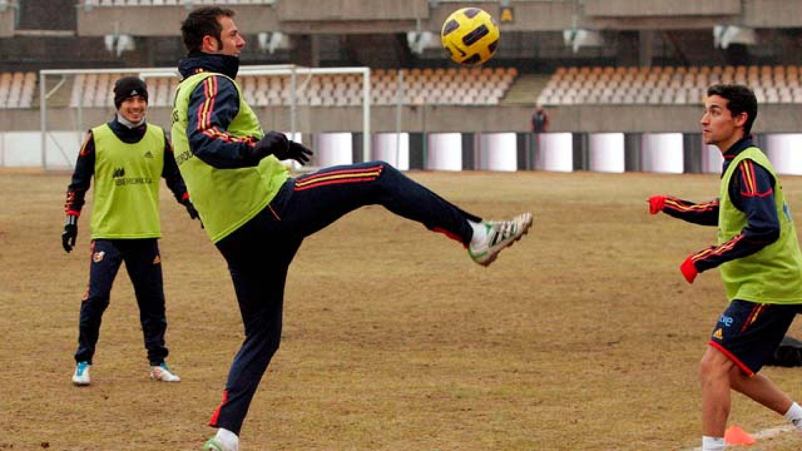 El delegado de la UEFA ha dado vía libre al Lituania-España tras comprobar 'in situ' el estado del césped. El colegiado del partido deberá aprobarlo el mismo martes.