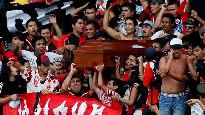 Telediario 1 - Hincha hasta la muerte