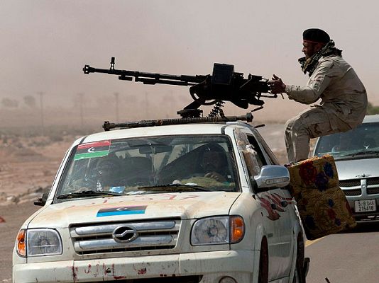  - La presión de Gadafi a los rebeldes reavivia el debate en los aliados sobre proporcionar o no armas