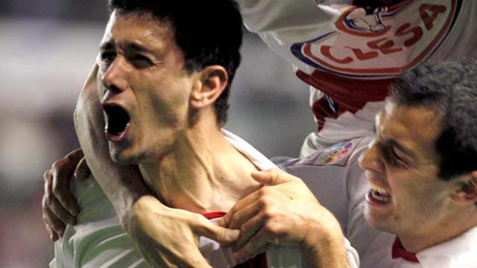 Corren malos tiempos en el Rayo Vallecano. El actual líder de la Segunda División se plantea no jugar la próxima jornada si los propietarios del club, la familia Ruiz- Mateos, no pagan las deudas que tienen con ellos.