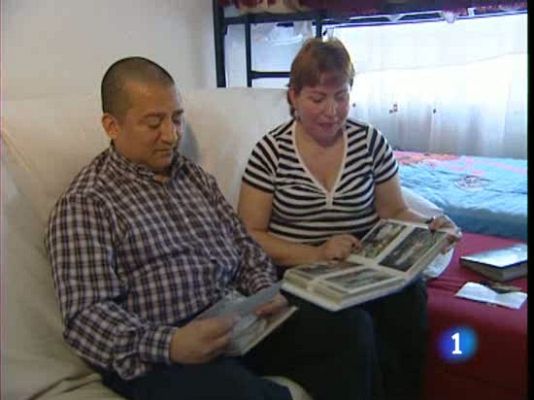 Telediario 1 - La crisis económica ha provocado que muchos inmigrantes vuelvan a sus paises de origen