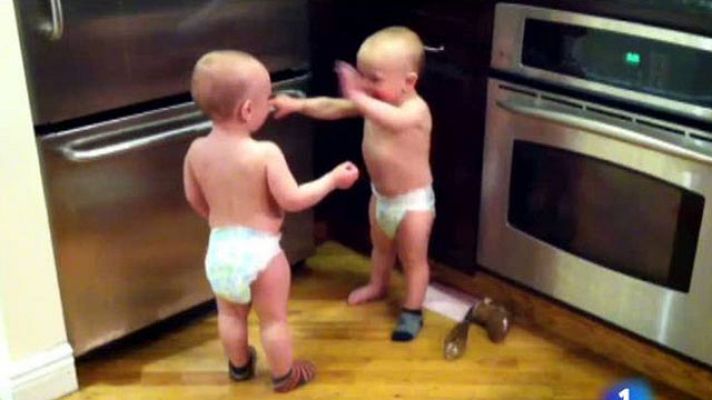 Telediario 1 - Dos niños hablan en 'lenguaje bebe'