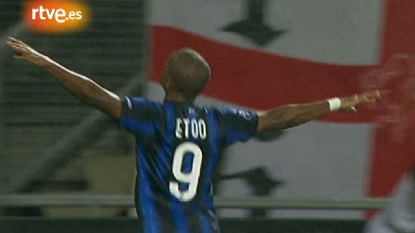 Raúl y Eto'o, reencuentro de dos clásicos - Champions League | Ver