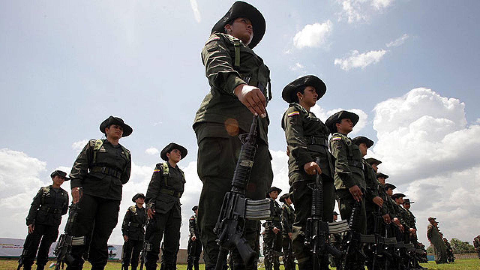 Una publicación colombiana denuncia los privilegios de los militares presos por violaciones de derechos humanos - Informativo 24h | Ver