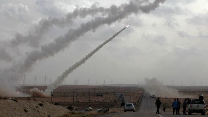 Telediario 1 - Los rebeldes critican a la OTAN y comienzan a vender su petróleo