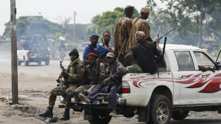 Telediario 1 - Bag-bó resiste con 200 hombres