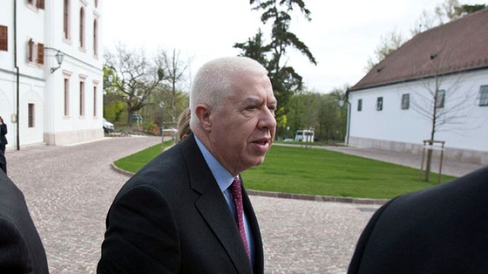 Telediario 1 - Portugal el último en rescatar