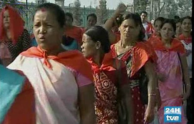  - Fin de la monarquía en Nepal