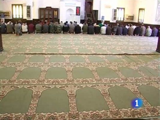 Telediario 1 - Los civiles huyen de Ajdabiya ante la cercanía de las tropas de Gadafi