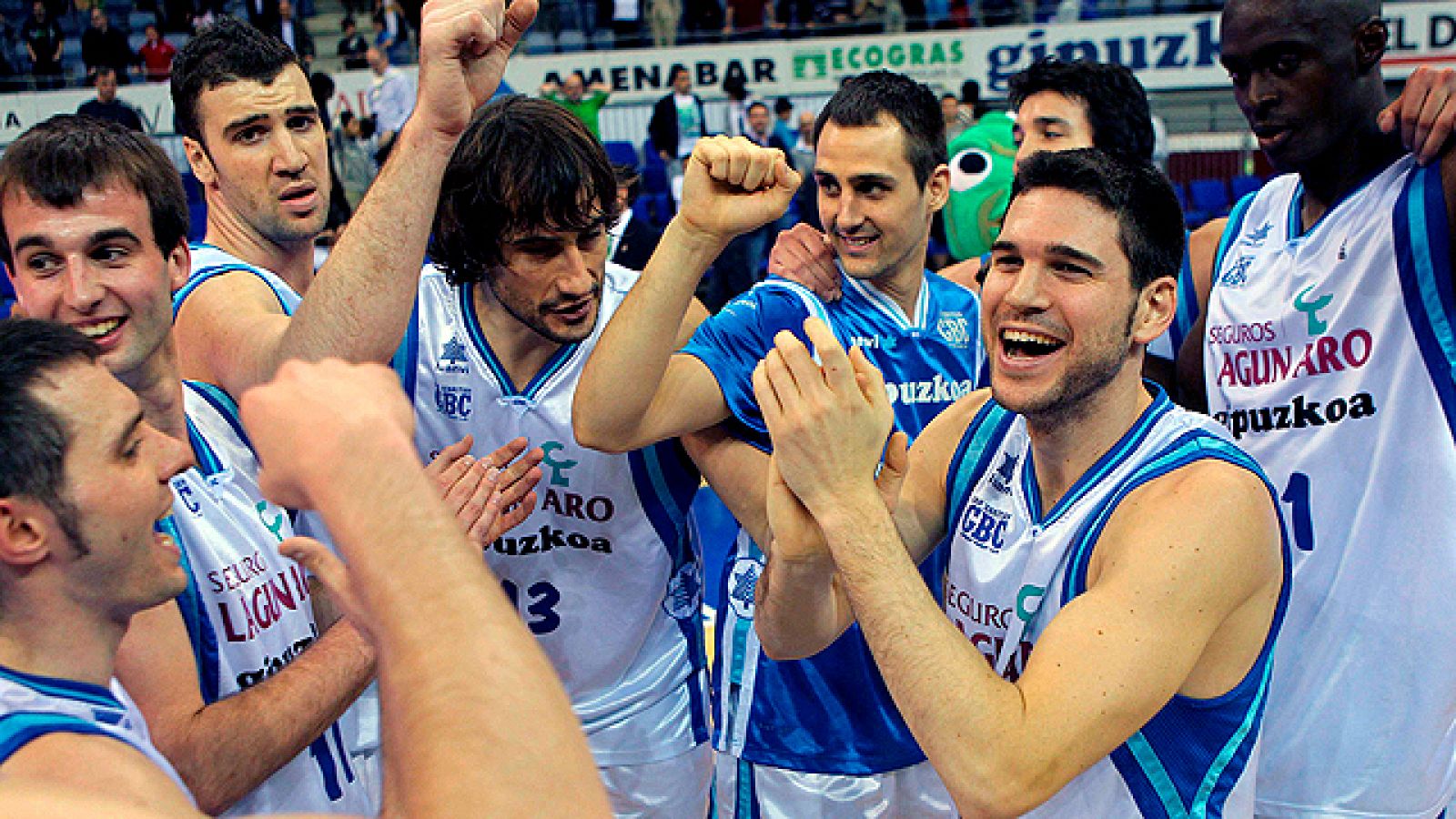 Los donostiarras rompieron su racha de derrotas y pusieron también fin a la dinámica de triunfos de Unicaja, venciendo al cuadro malagueño por 23 puntos, en la segunda mayor victoria de su historia.